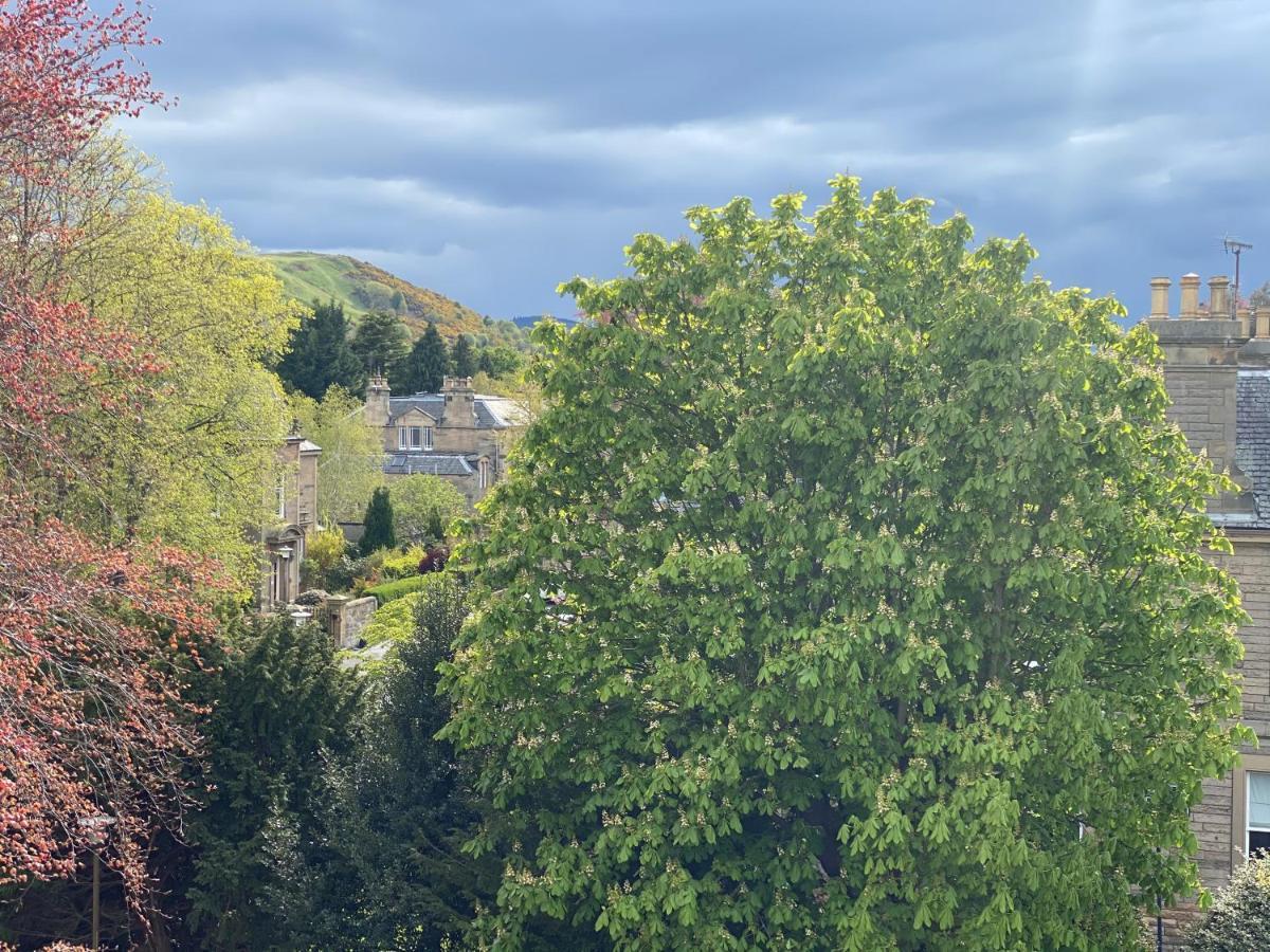 Claremont House Bed & Breakfast เอดินบะระ ภายนอก รูปภาพ