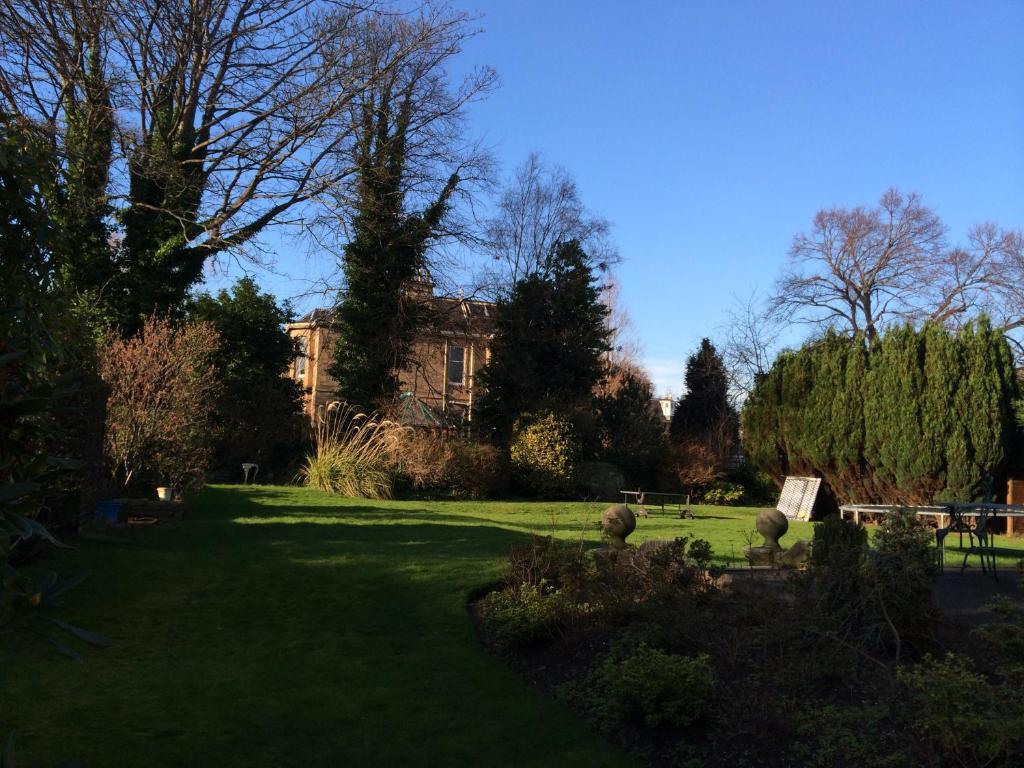 Claremont House Bed & Breakfast เอดินบะระ ภายนอก รูปภาพ